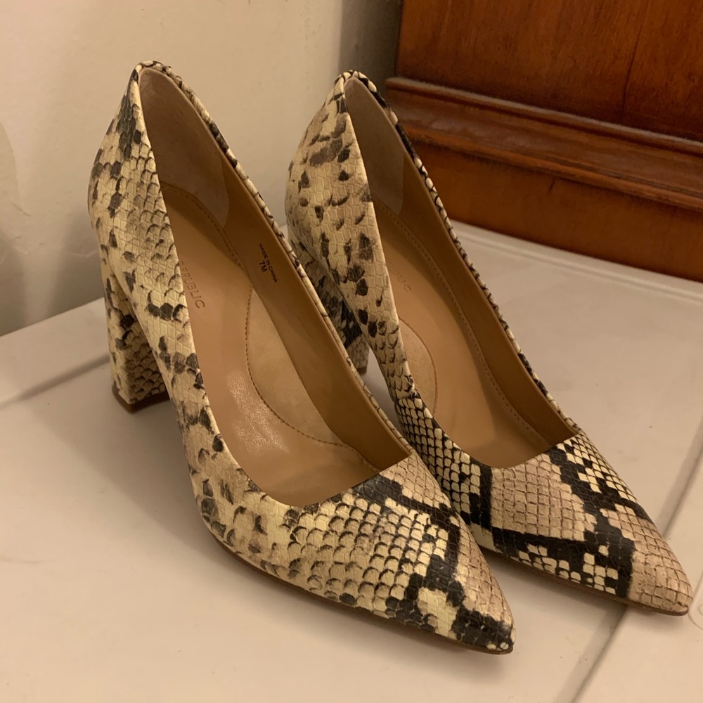 Banana Republic 12 Hour Heel - Snake Skin